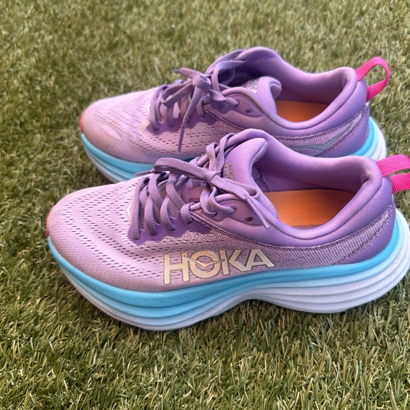 Hoka Shoes - Women’s Hoka Bondi 8, hardly worn, size 6